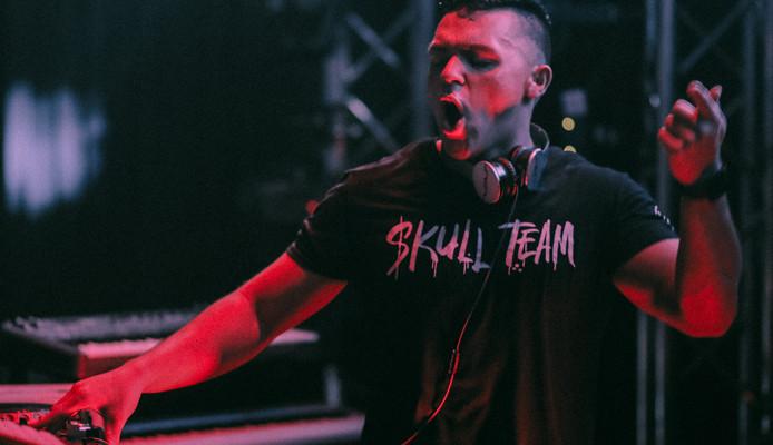 KAI WACHI - Vintage Skull Team Tee